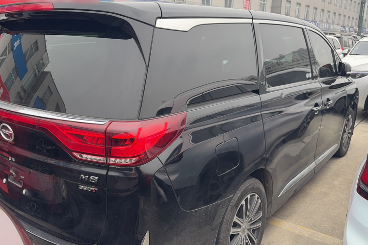 广汽传祺 传祺M8 2023款 领秀系列 390T 尊贵版车身外观6003
