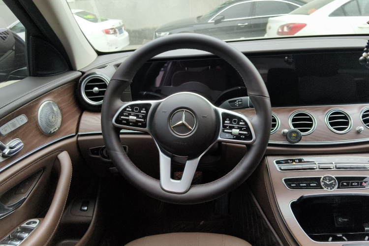 奔驰E级 2020款 E 300 L 时尚型局部细节13