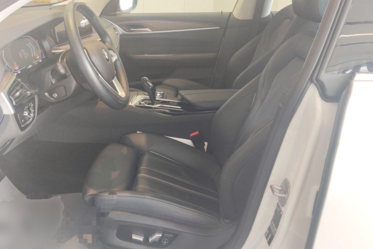 宝马6系GT 2022款 630i 豪华设计套装中控内饰19