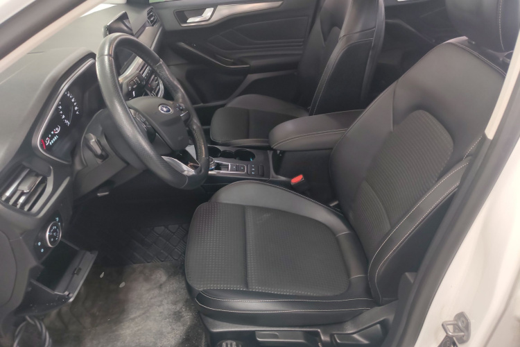 福特 福克斯 2020款 三厢 EcoBoost 180 自动锋潮型中控内饰19