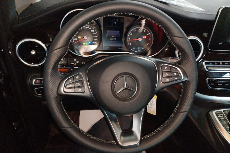 奔驰V级 2018款 V 260 L 尊贵加长版 国VI局部细节13