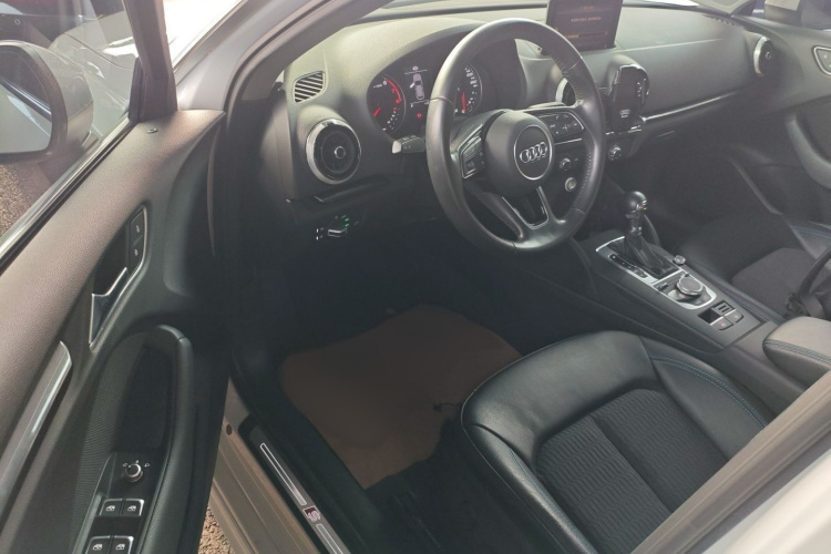 奥迪A3 2019款 Sportback 35 TFSI 时尚型 国V中控内饰7003