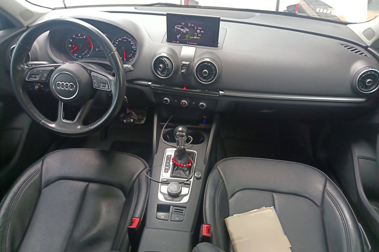 奥迪A3 2017款 Sportback 35 TFSI 进取型中控内饰7002