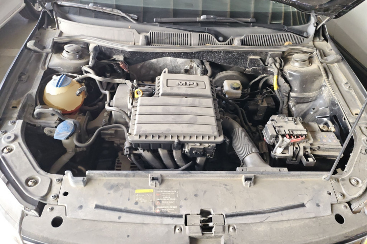 大众 朗逸 2017款 1.6L 自动风尚版机舱底盘24