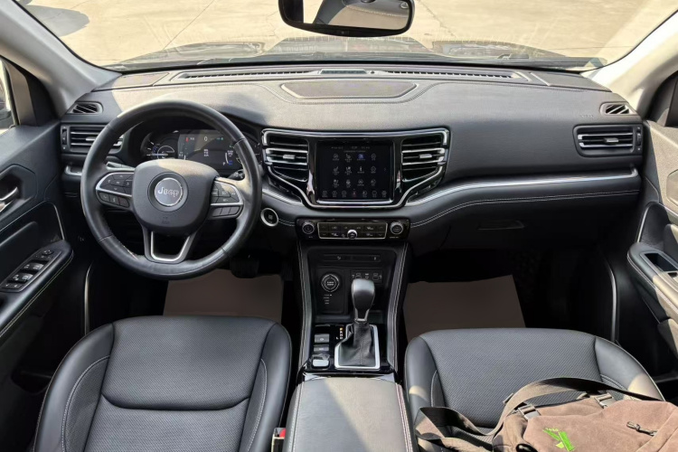 Jeep 指挥官PHEV 2020款 2.0T 插电混动臻享版中控内饰12