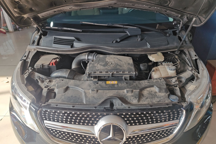 奔驰V级 2018款 V 260 L 尊贵加长版 国VI机舱底盘24