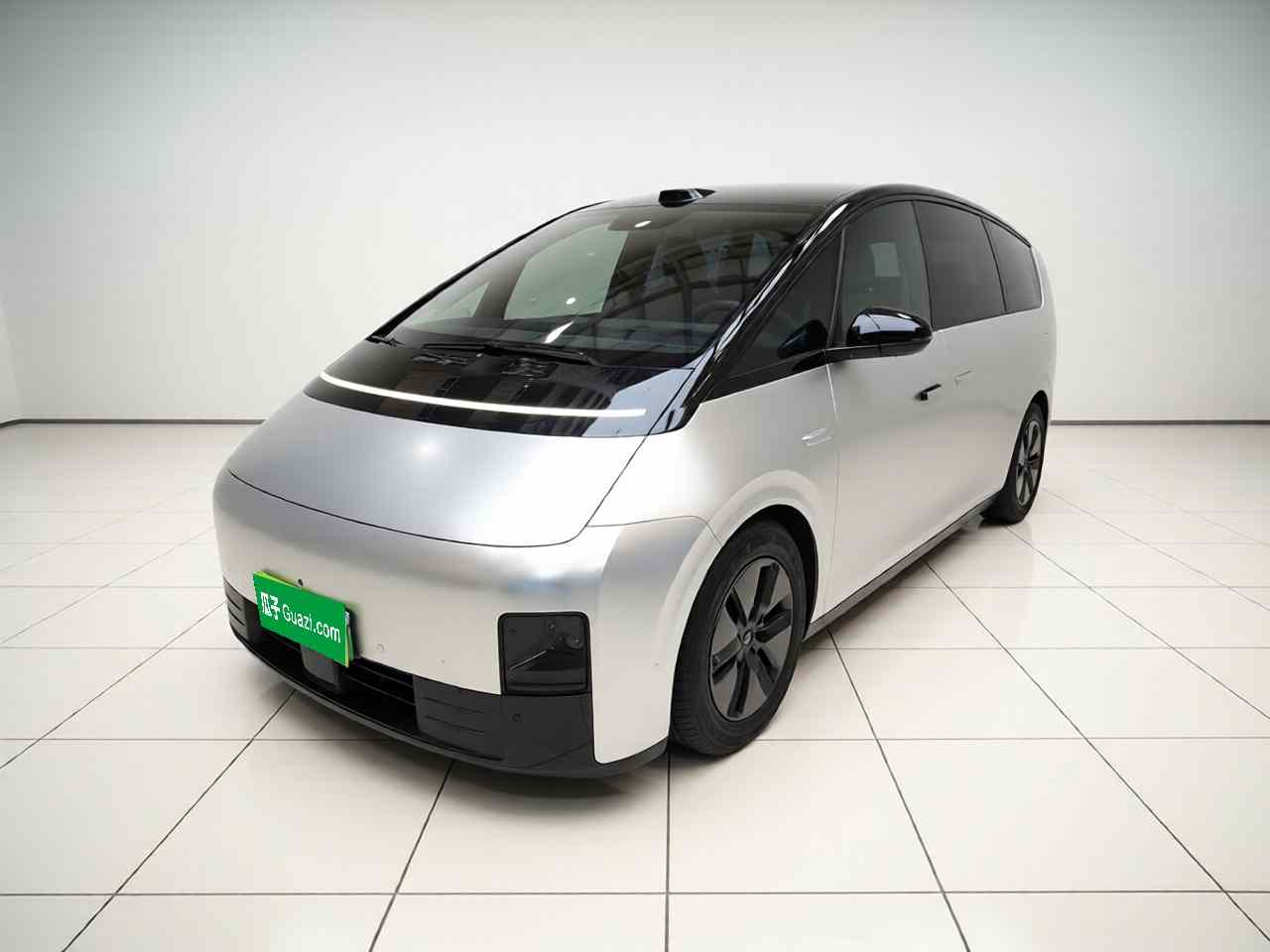 理想汽车 理想MEGA 2025款 Home 家庭特别版(2)