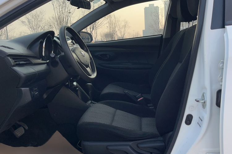 丰田 威驰 2014款 1.5L 自动智臻版局部细节19