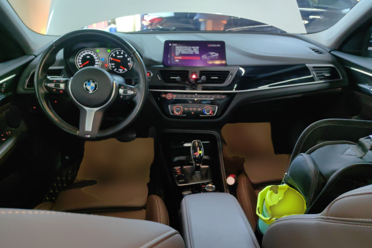 宝马1系 2020款 120i M运动套装中控内饰7002