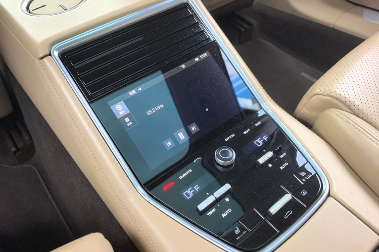 保时捷 2017款 Panamera 行政加长版 3.0T中控内饰7005