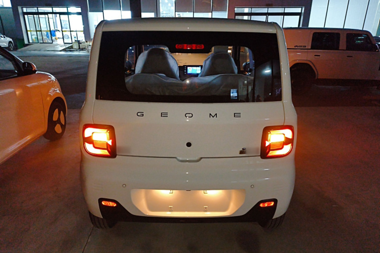 吉利银河 2024款 熊猫mini 200km 耐力熊车身外观6