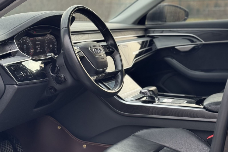 奥迪A8 2019款 A8L 50 TFSI quattro 舒适型中控内饰7001