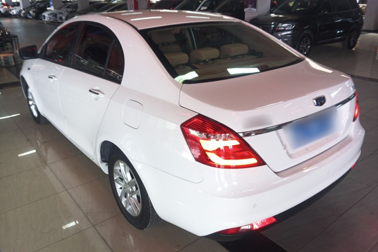 吉利汽车 帝豪 2017款 三厢百万款 1.5L CVT豪华型车身外观4