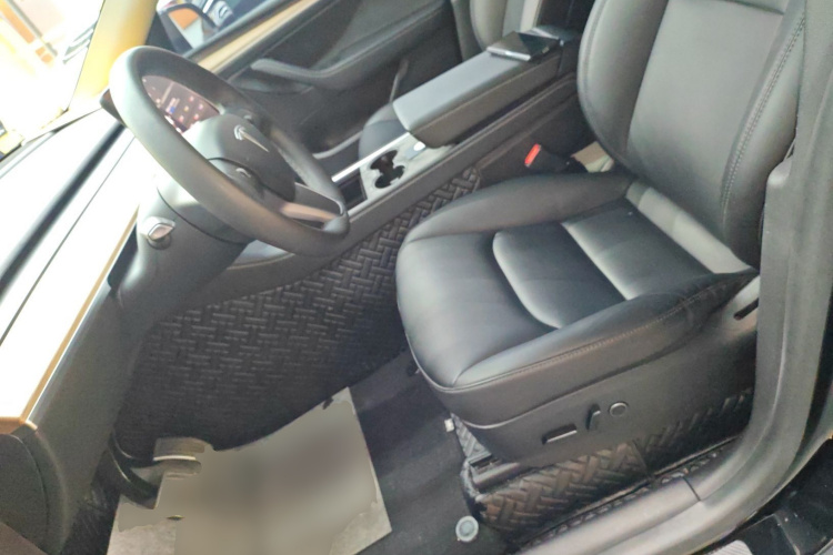 特斯拉 Model Y 2021款 标准续航后驱版中控内饰19