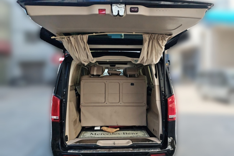 奔驰V级 2020款 V 260 尊贵版中控内饰23