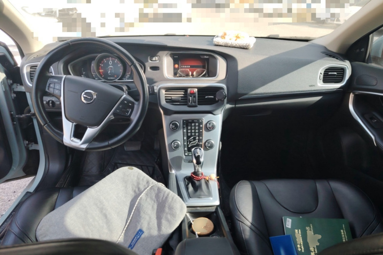 沃尔沃V40 2018款 T3 智雅版中控内饰12