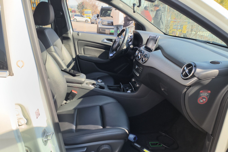 奔驰B级 2015款 B 200 时尚型局部细节41