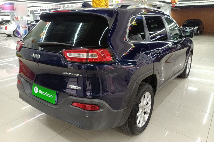 Jeep 自由光 2016款 2.0L 优越版车身外观6005