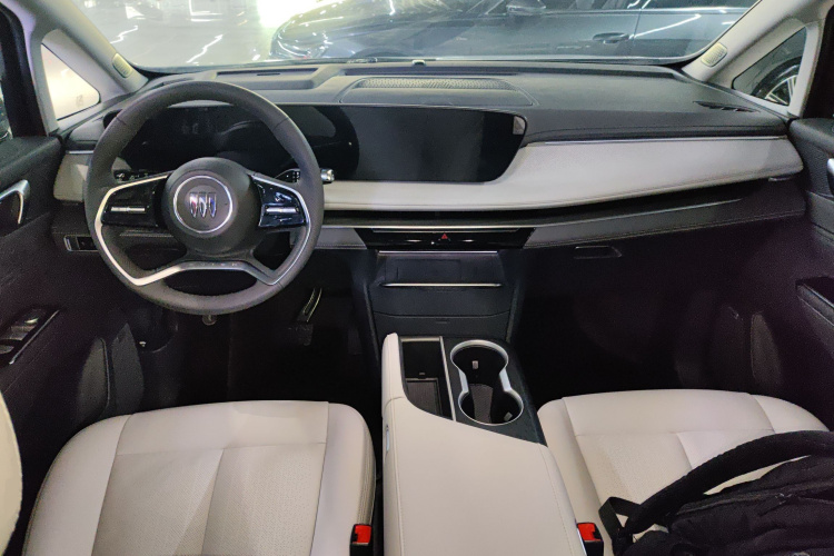 别克GL8 2025款 陆尊 尊享版中控内饰12