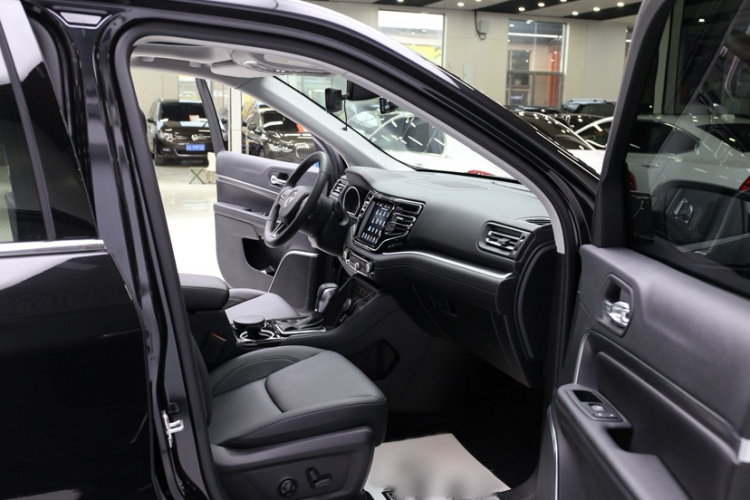 Jeep 大指挥官 2018款 2.0T 四驱悦享版 国VI中控内饰7007