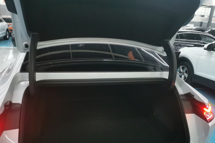 吉利银河 银河星耀8 2025款 130km EM-i 旗舰版机舱底盘23