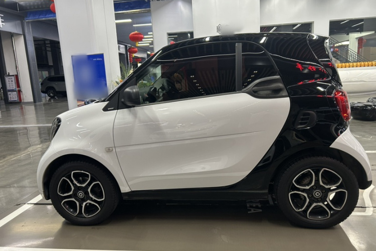 smart fortwo 2019款 0.9T 66千瓦硬顶风擎版 国VI车身外观6002