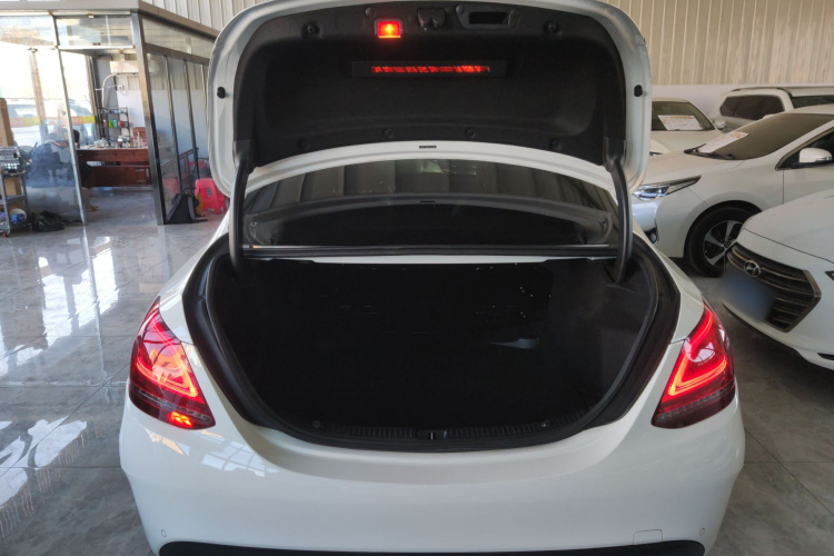 奔驰C级 2019款 C 260 运动版 4MATIC机舱底盘23