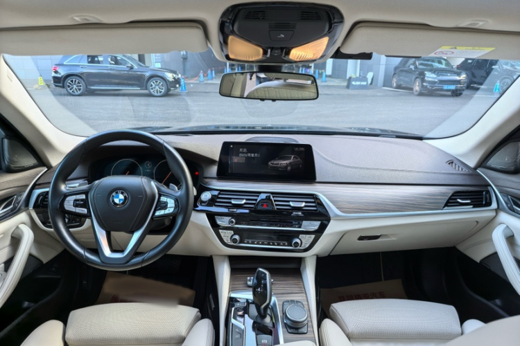 宝马5系 2019款 改款 530Li 尊享型 豪华套装中控内饰7002