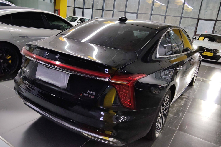 红旗H5 2023款 2.0T 自动智联旗畅版车身外观7