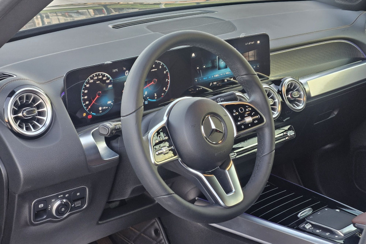 奔驰GLB 2023款 GLB 220 动感型中控内饰7001