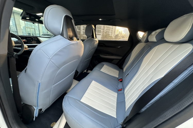 长安UNI-V 2022款 1.5T 尊贵型中控内饰7002