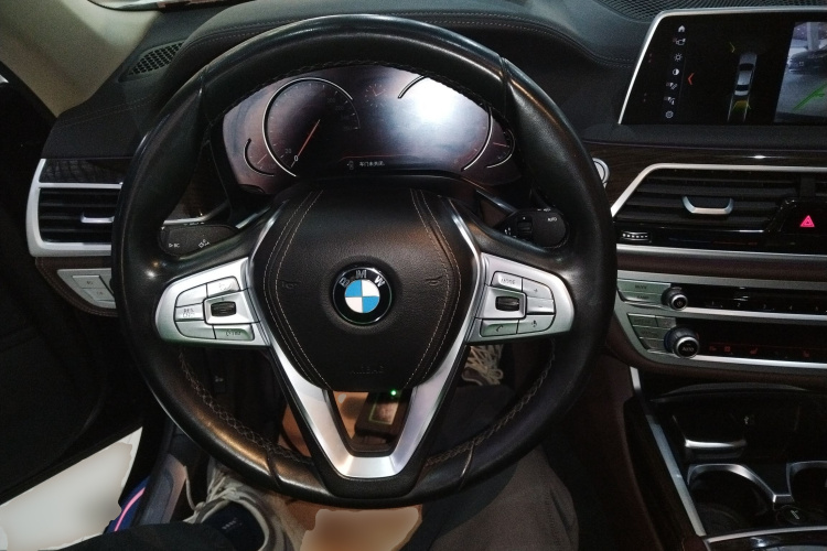 宝马7系 2018款 730Li 领先型 卓越套装中控内饰13