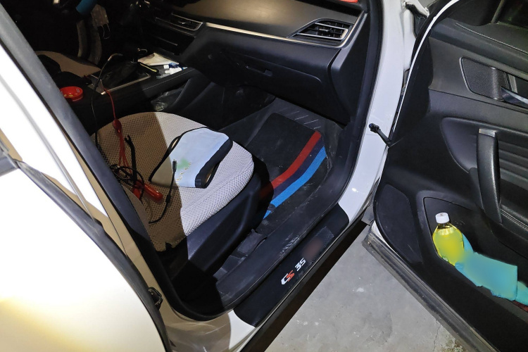 长安CS35PLUS 2021款 荣耀百万版 1.6L CVT精英版局部细节9005