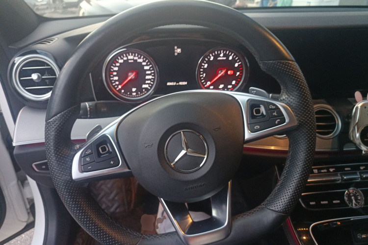 奔驰E级 2017款 E 200 运动型 4MATIC中控内饰13