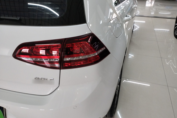 大众 高尔夫 2017款 230TSI 自动豪华百万辆纪念版车身外观9