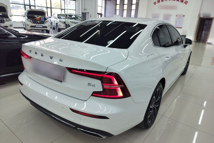 沃尔沃S60 2022款 B4 智逸豪华版车身外观7
