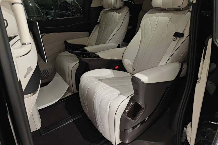 腾势D9 2024款 DM-i 980 四驱旗舰型中控内饰21