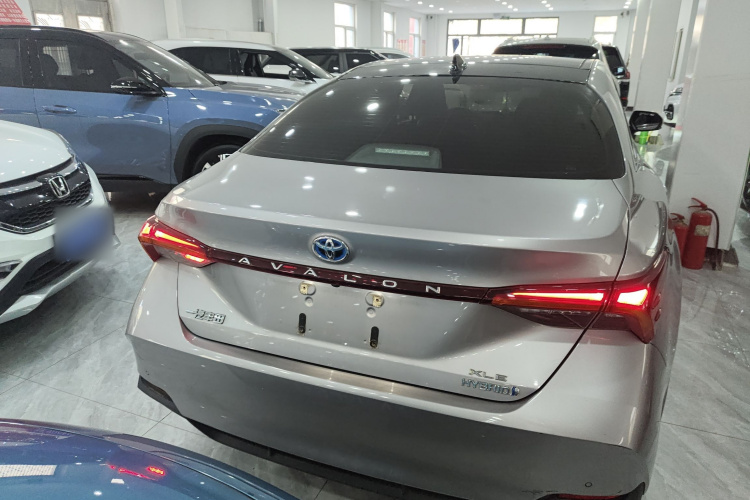 丰田 亚洲龙 2022款 双擎 2.5L XLE尊贵版车身外观6