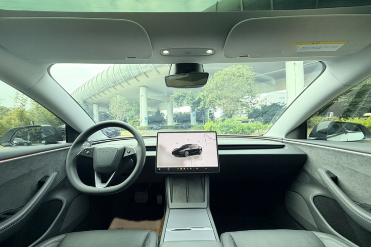 特斯拉 Model 3 2023款 长续航全轮驱动版中控内饰7003