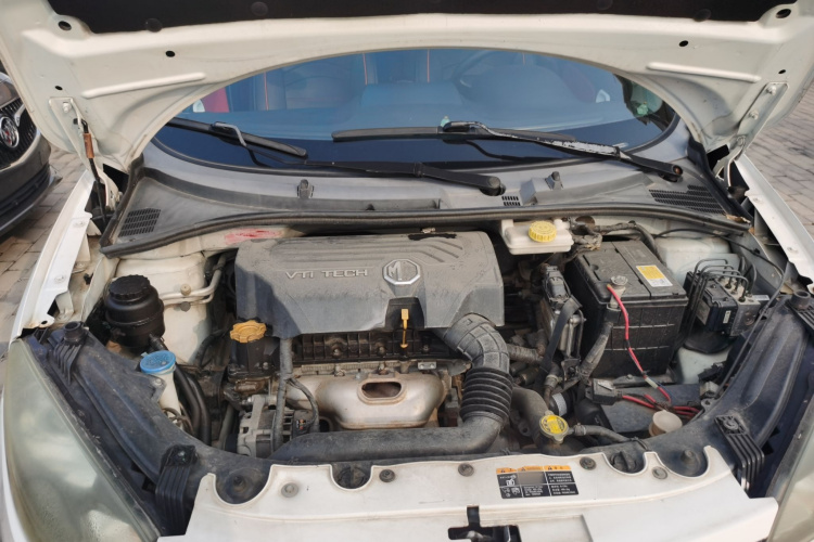 名爵3 2013款 1.5L AMT精英版机舱底盘24