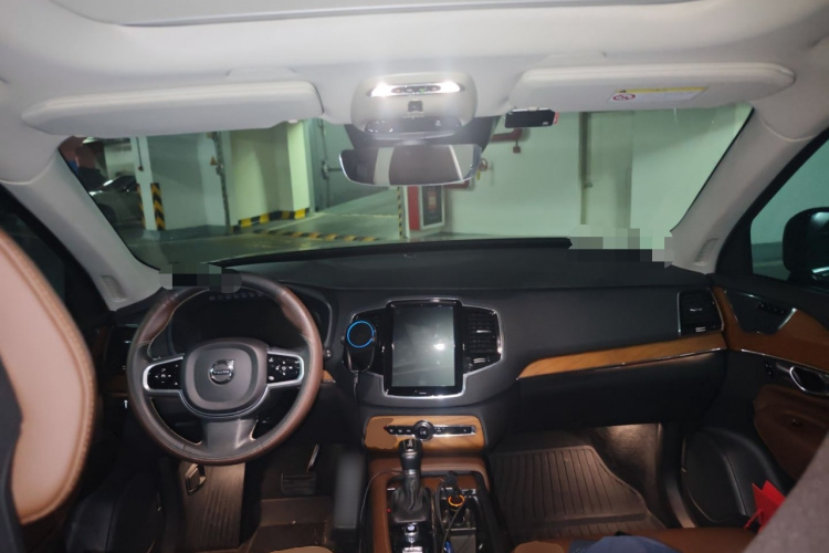 沃尔沃XC90 2018款 T6 智逸版 5座中控内饰12