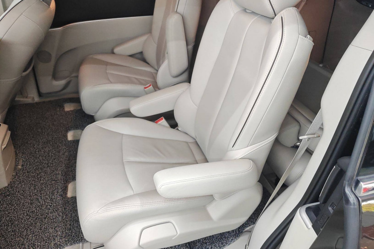 别克GL8 2021款 陆上公务舱 652T 豪华型中控内饰7004