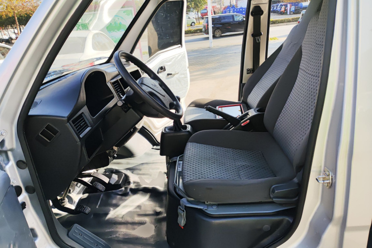 五菱汽车 五菱之光 2023款 1.5L 实用型 5/7座中控内饰19