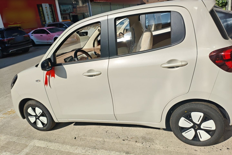 五菱汽车 宏光MINIEV 2025款 四门版 进阶款车身外观4