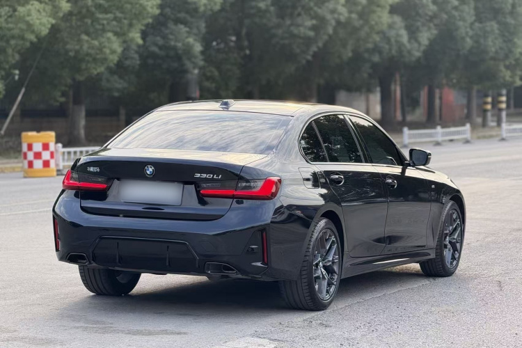 宝马3系 2025款 330Li M运动曜夜套装车身外观6003
