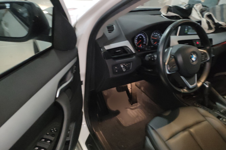 宝马X1 2019款 sDrive18Li 时尚型中控内饰7003
