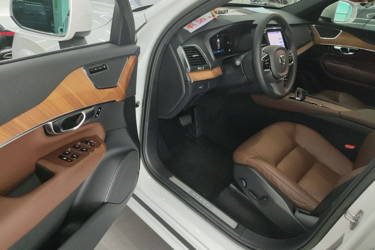 沃尔沃XC90 2023款 B5 智行豪华版 5座中控内饰7003