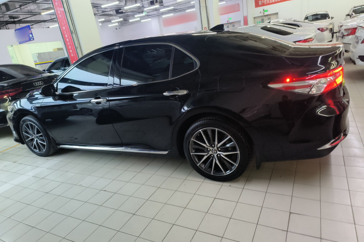 丰田 凯美瑞 2023款 双擎 2.5HG 豪华版车身外观4