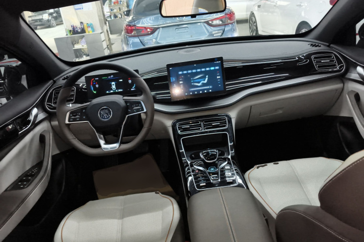 比亚迪 秦PLUS 2023款 冠军版 DM-i 55KM超越型中控内饰12