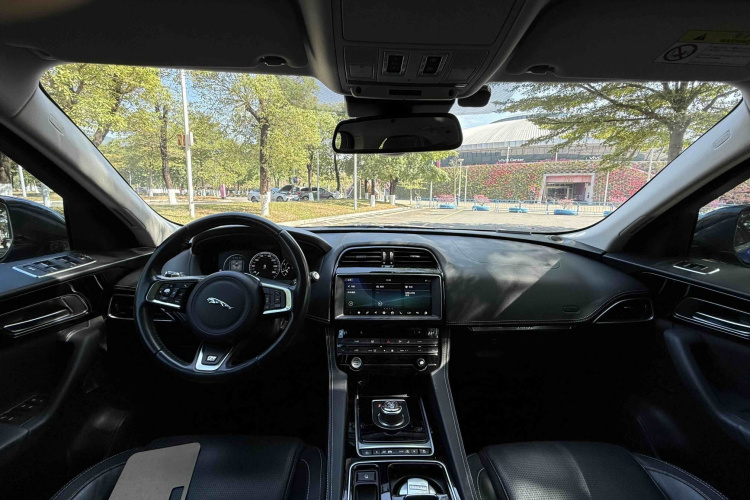 捷豹F-PACE 2018款 2.0T 四驱R-Sport运动版局部细节16